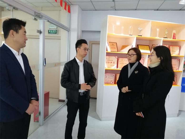 遼陽市婦聯(lián)主席鄭高峰蒞臨遼聯(lián)信息考察調(diào)研